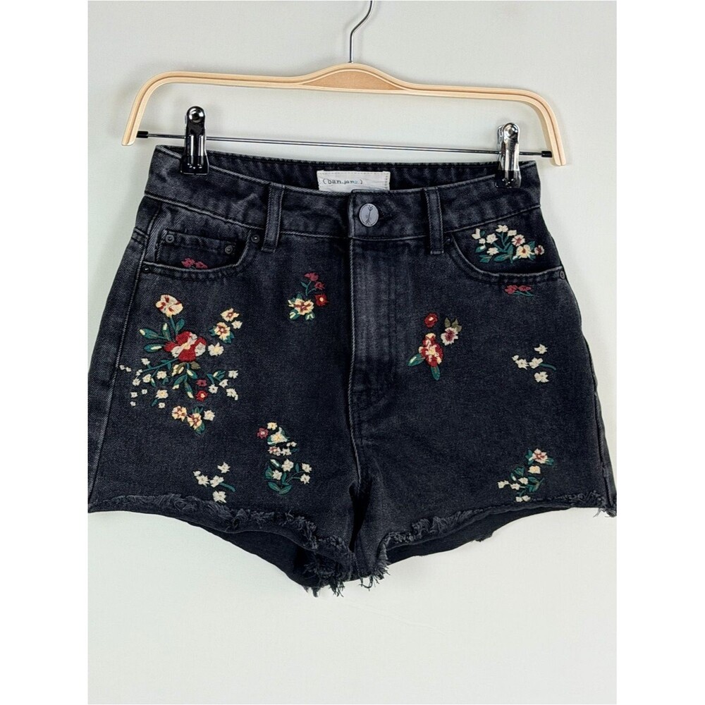 Ban.jara Floral Embroidered Black Denim Shorts Juniors 1/24 Raw Hem